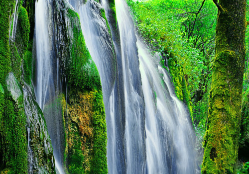 蜀南竹海七彩瀑布