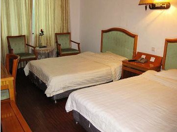 峨眉山住哪里能看到日出和云海？